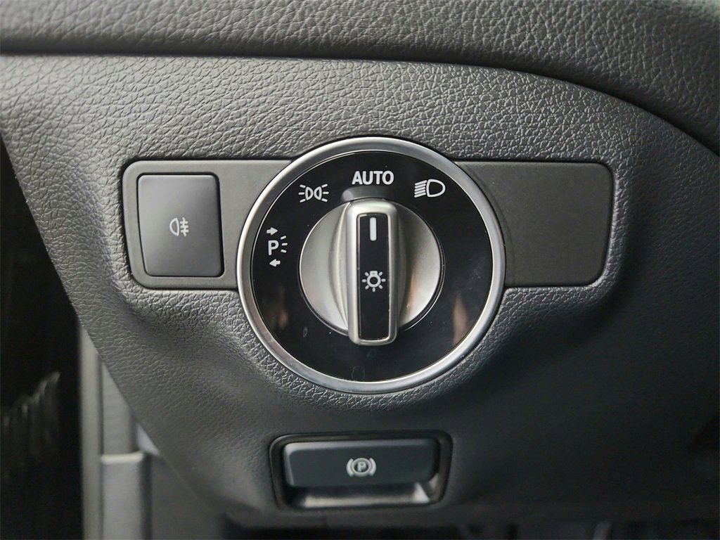 Used 2018 Mercedes-Benz CLA 250 4MATIC image 34