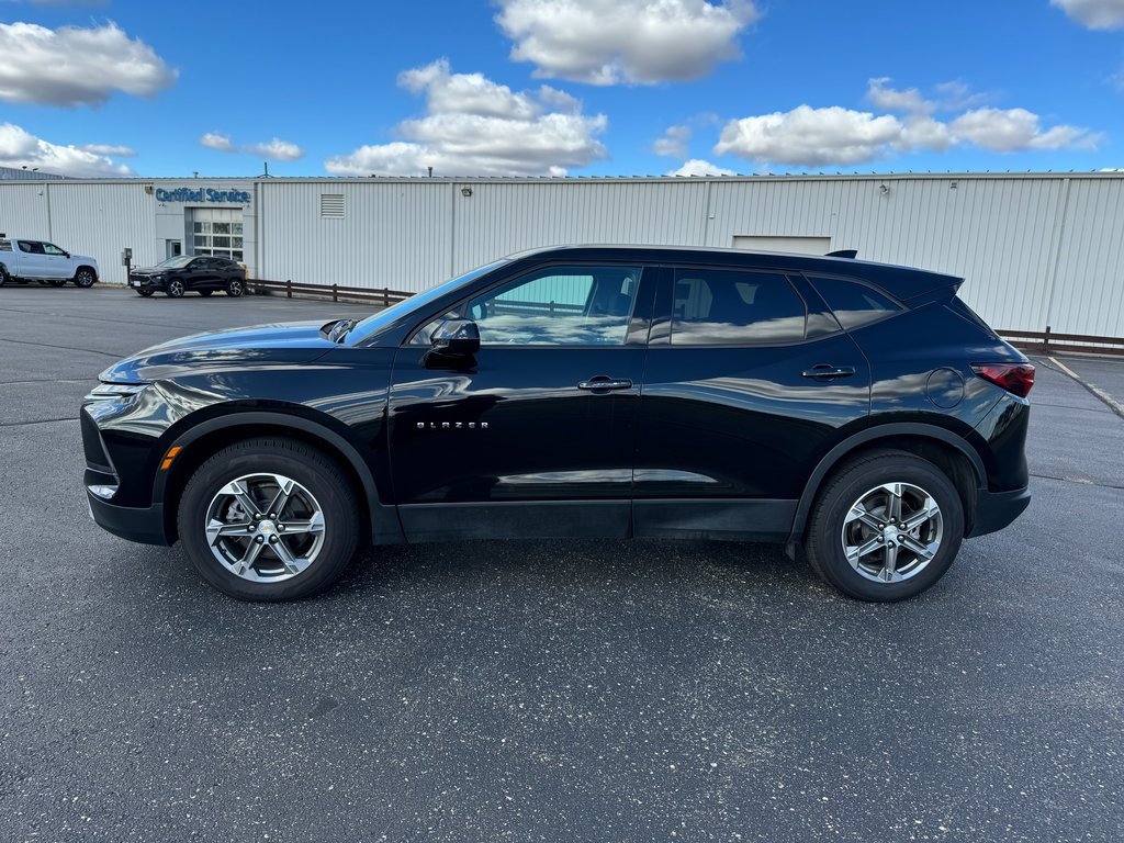 Used 2024 Chevrolet Blazer LT image 2