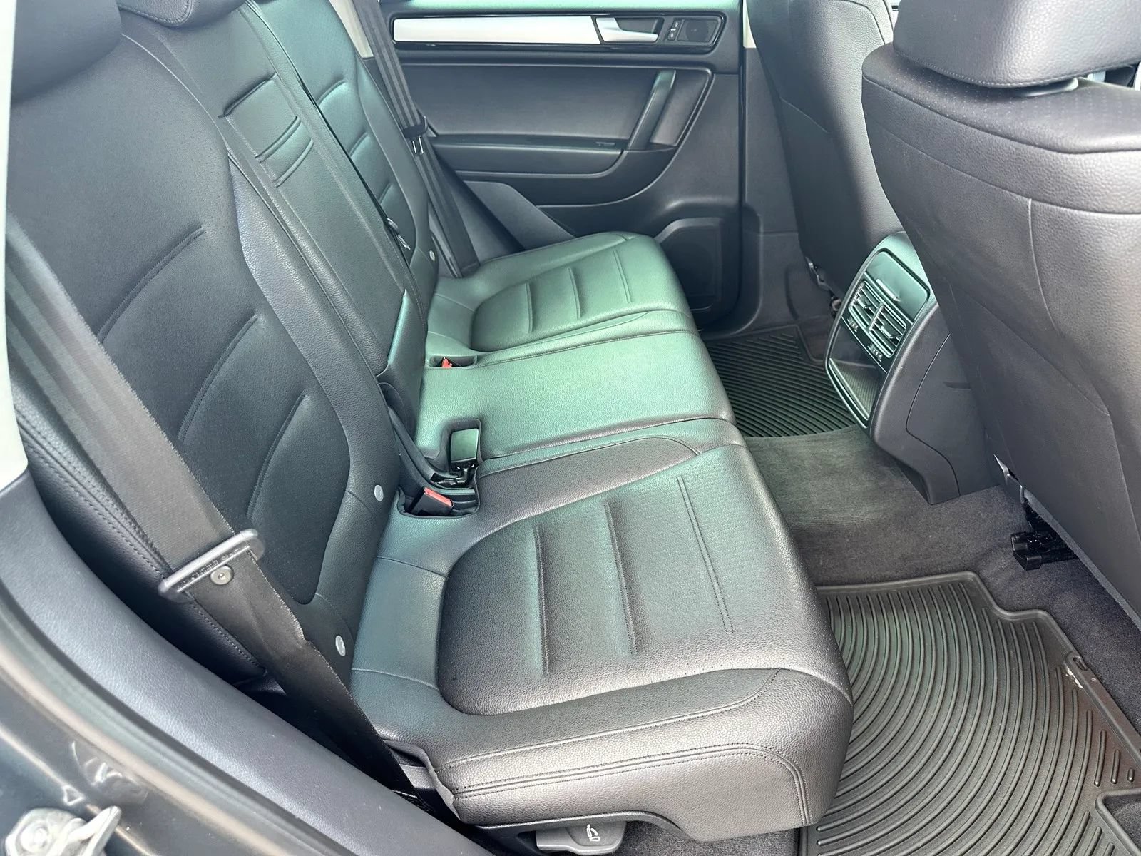 Used 2014 Volkswagen Touareg Sport AWD/4WD image 20