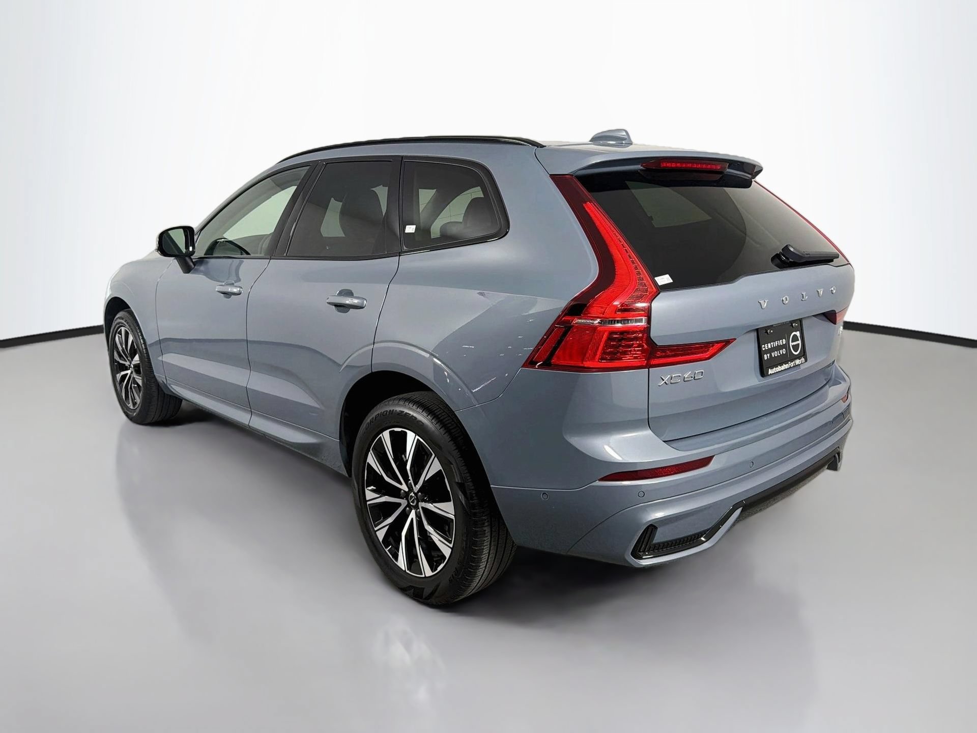 Certified 2024 Volvo XC60 B5 Plus AWD/4WD image 8