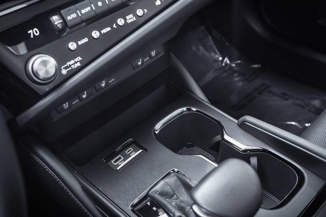Certified 2025 Lexus ES 350 w/ Premium Package FWD image 17