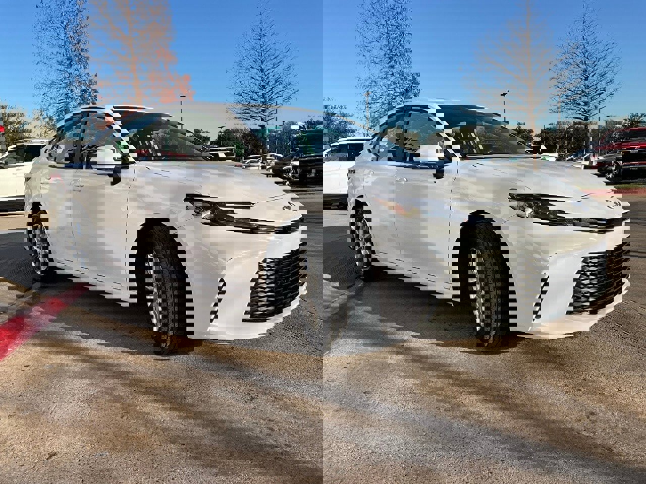 Used 2025 Toyota Camry LE image 5