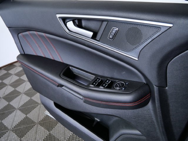 Certified 2024 Ford Edge ST-Line AWD/4WD image 25