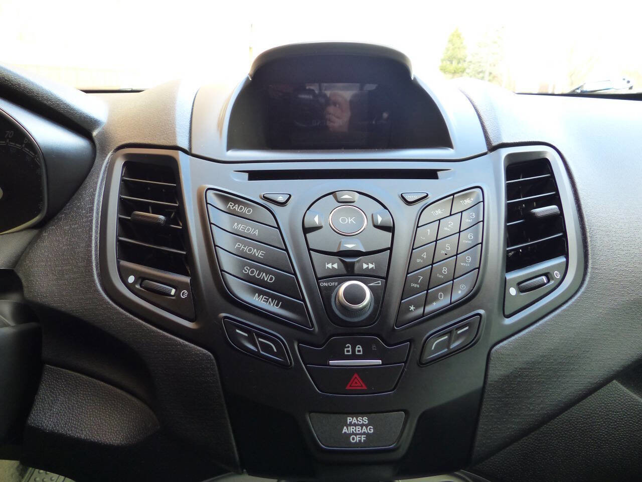 Used 2017 Ford Fiesta SE image 39