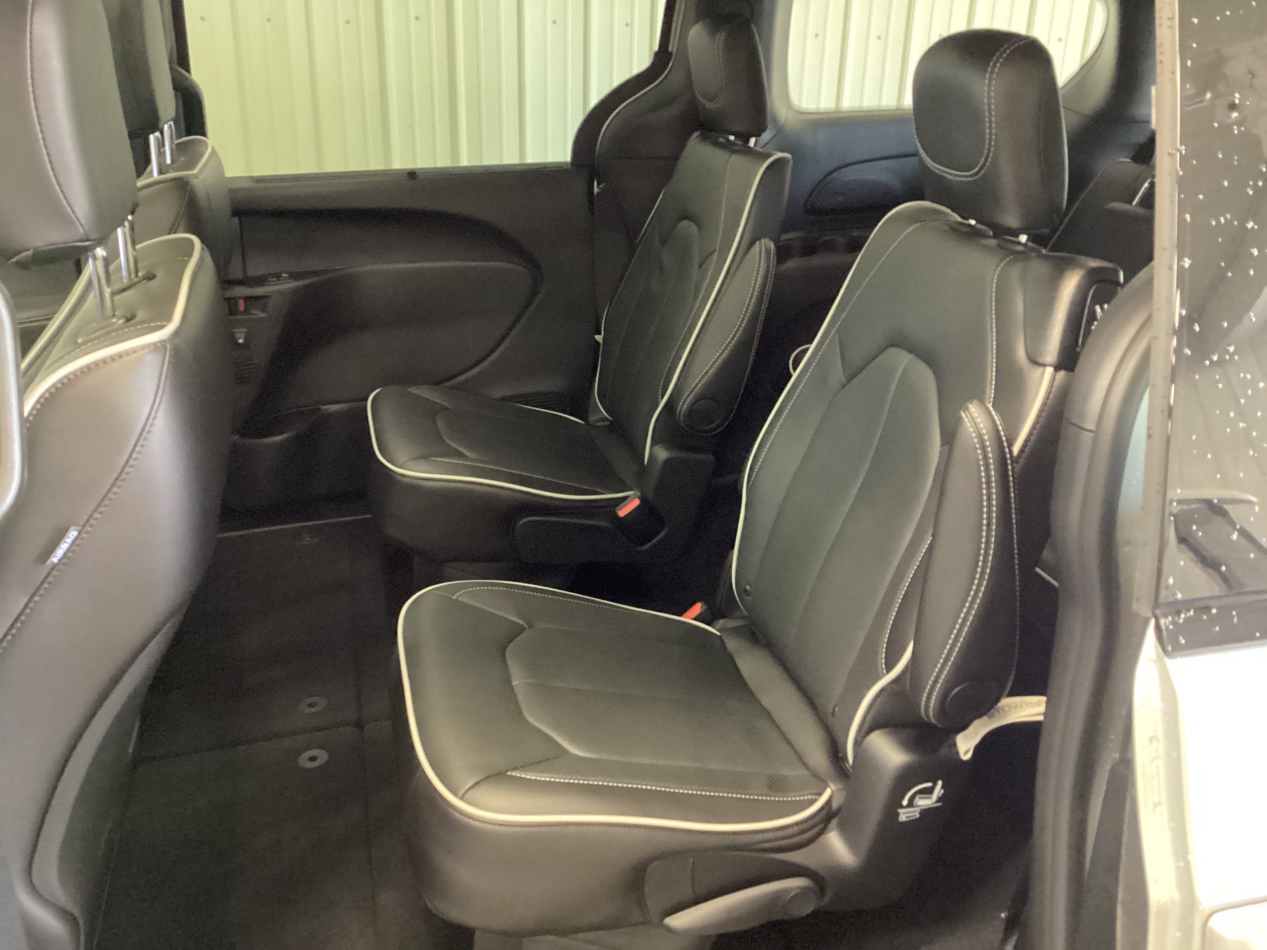 New 2026 Chrysler Pacifica Limited w/ S Appearance Package AWD/4WD image 36