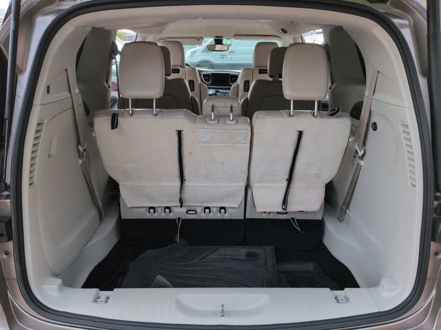 Used 2017 Chrysler Pacifica Touring-L Plus w/ Tire & Wheel Group FWD image 13