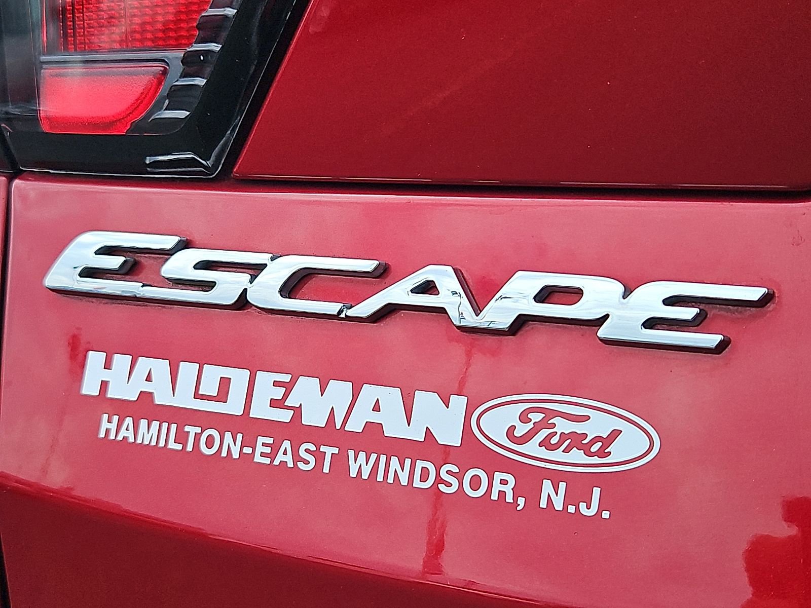 Used 2018 Ford Escape SEL image 30