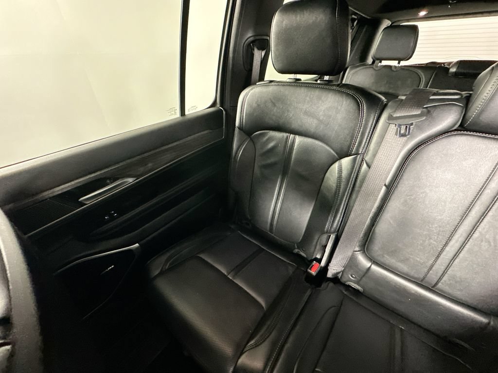 Used 2024 Jeep Wagoneer L Series II w/ Flexible Seating Group RWD image 12