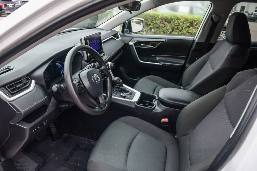 Used 2025 Toyota RAV4 XLE AWD/4WD image 19