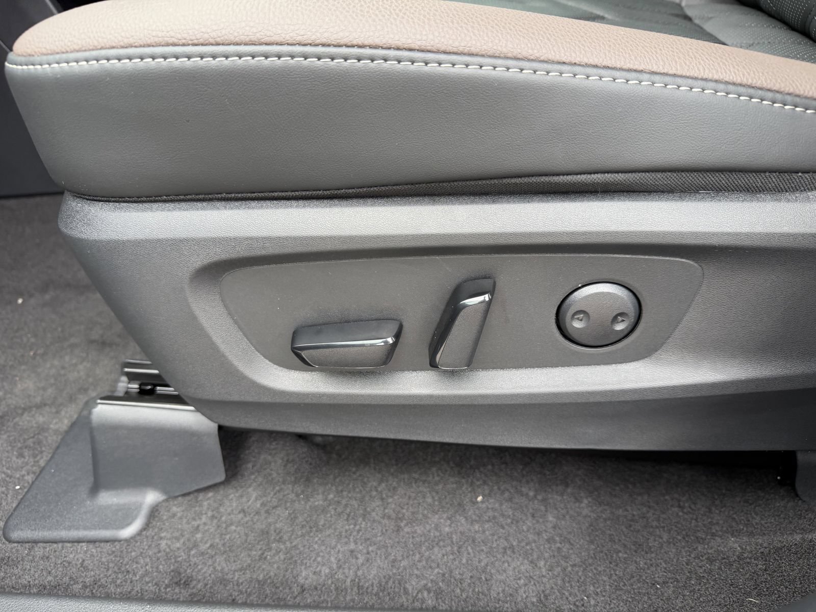 New 2026 Nissan Pathfinder Platinum AWD/4WD image 24