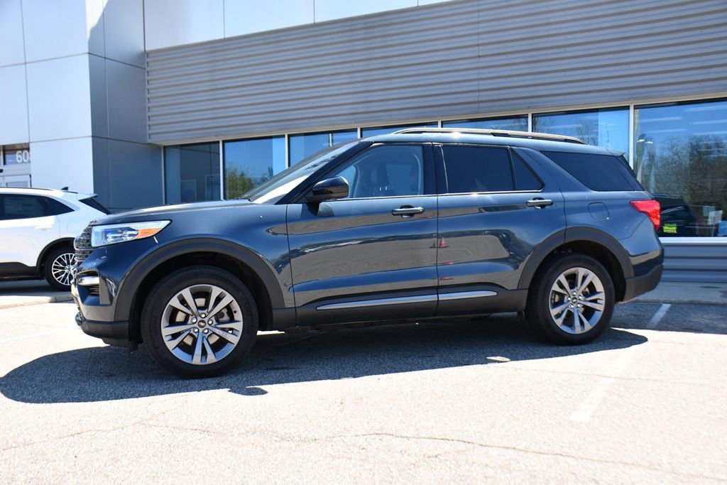 Used 2024 Ford Explorer XLT w/ Equipment Group 202A AWD/4WD image 2