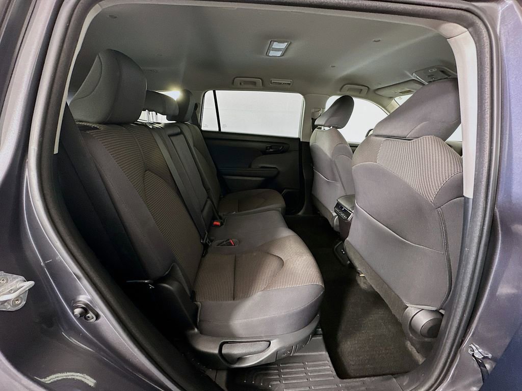 Used 2023 Toyota Highlander LE image 27