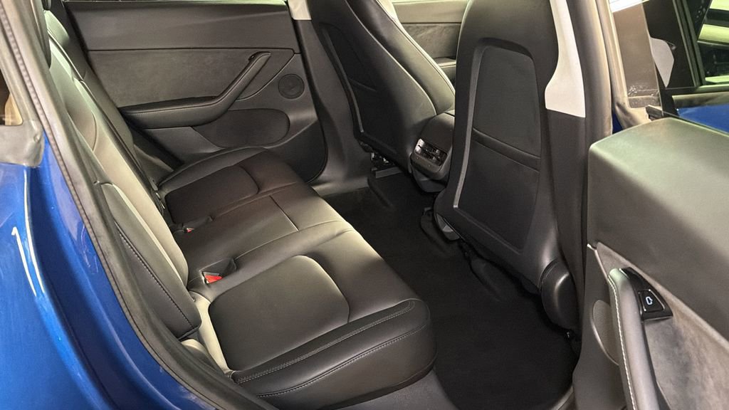 Used 2021 Tesla Model Y Standard Range image 10