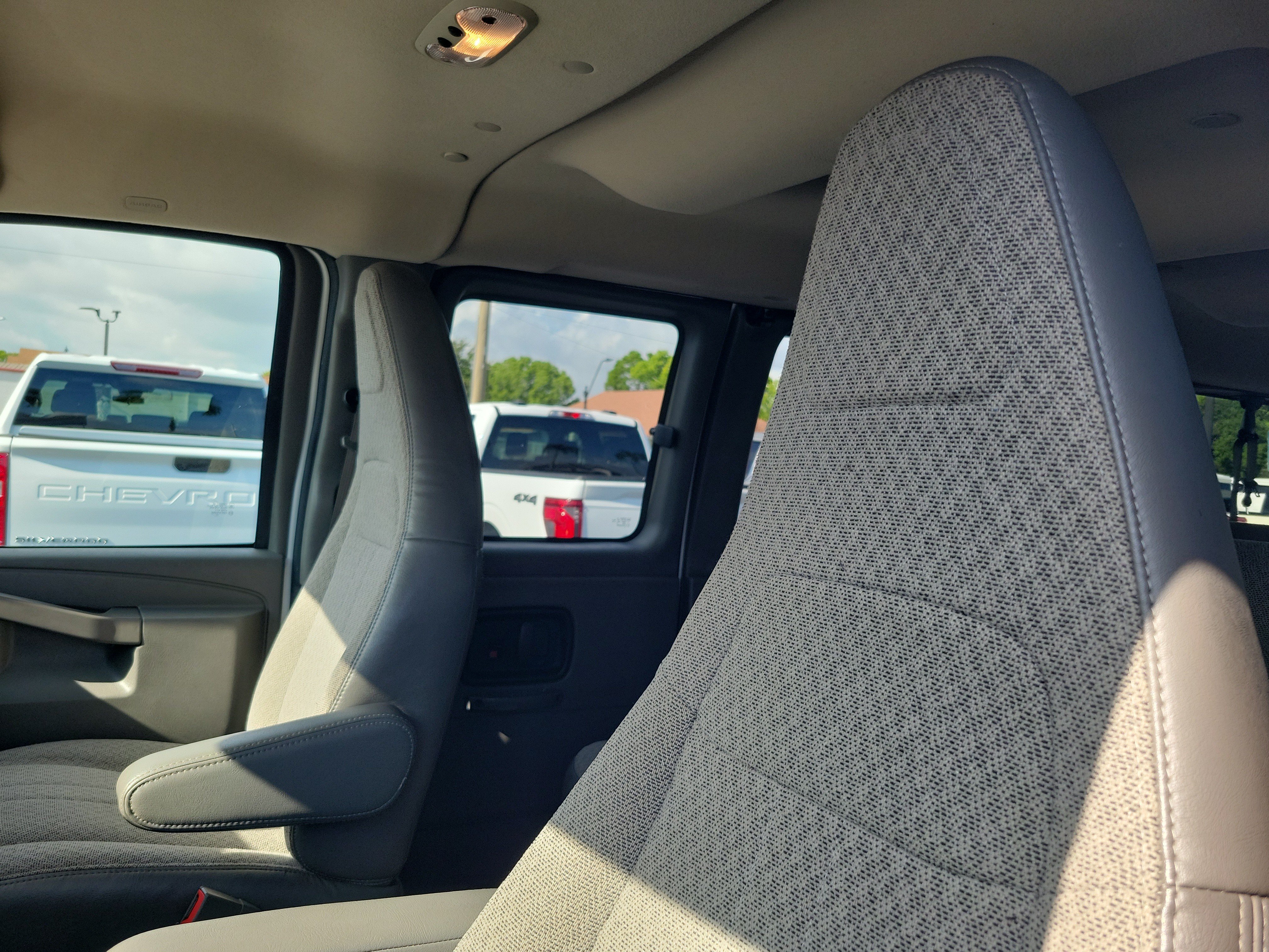Used 2025 GMC Savana 3500 LT w/ LT Preferred Equipment Group RWD image 13