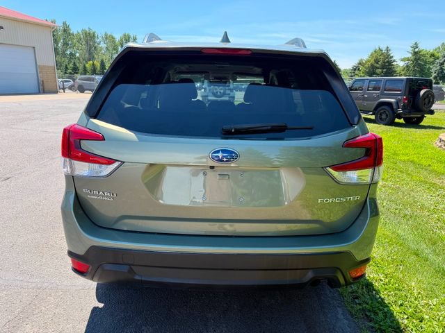 Used 2019 Subaru Forester Premium AWD/4WD image 2