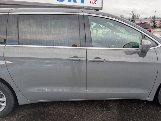 Used 2022 Chrysler Pacifica Touring image 10