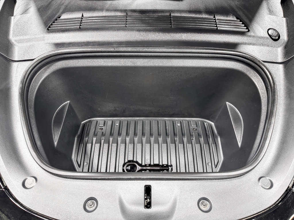 Used 2020 Tesla Model Y Long Range image 24