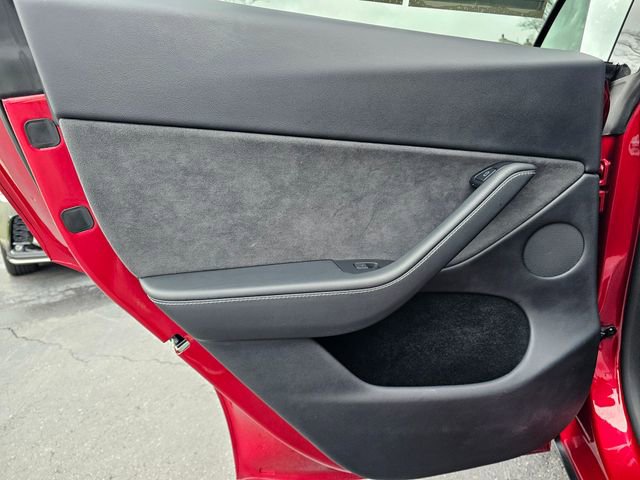 Used 2024 Tesla Model Y Performance image 25