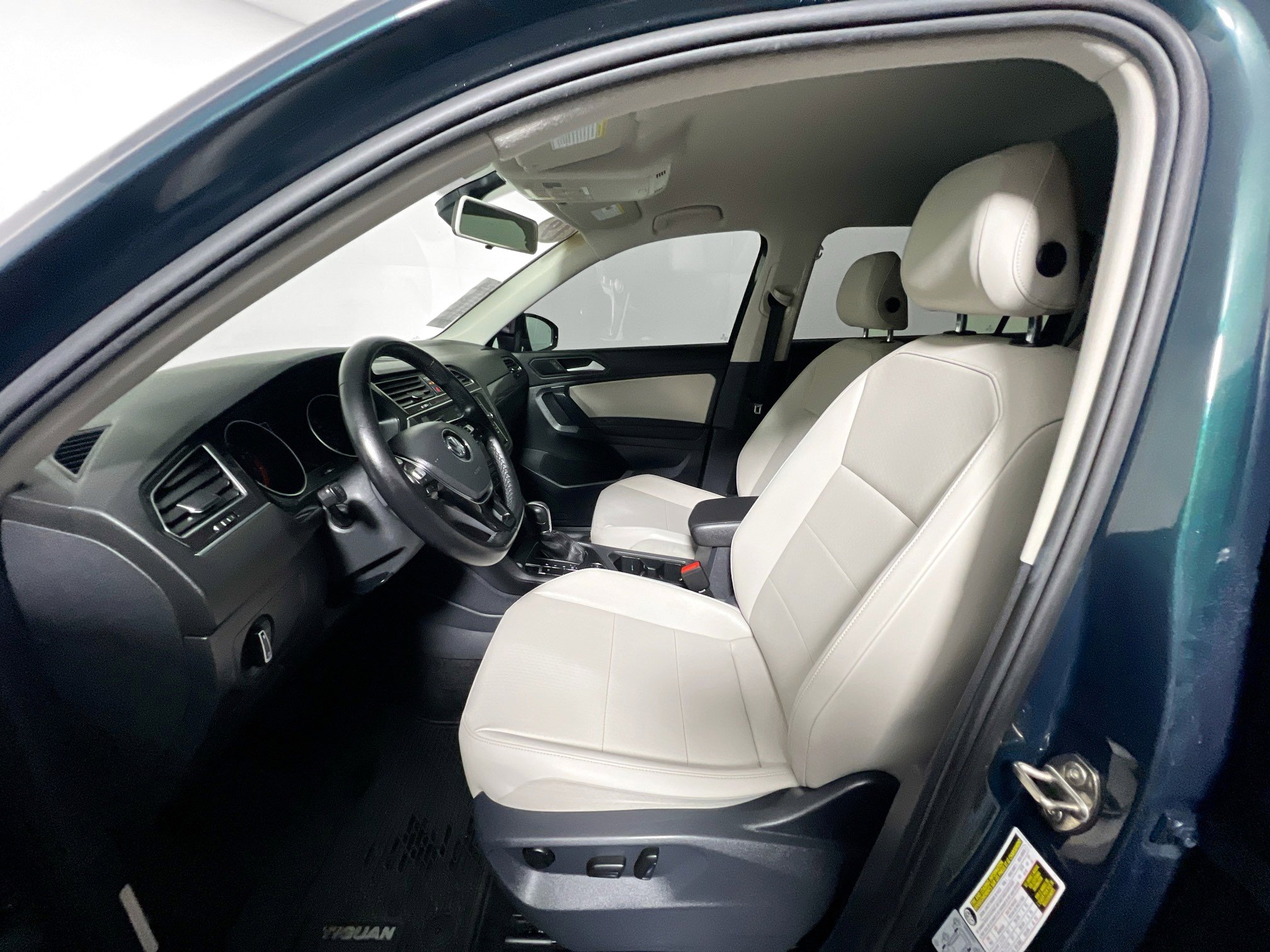 Used 2019 Volkswagen Tiguan SE AWD/4WD image 14