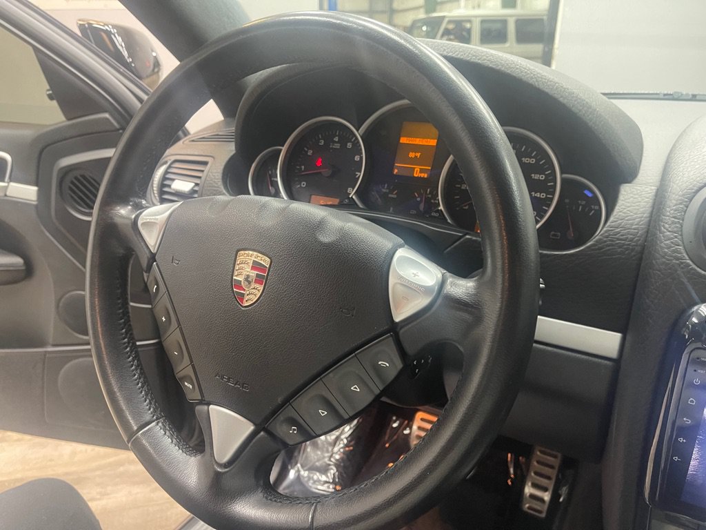 Used 2010 Porsche Cayenne GTS AWD/4WD image 40