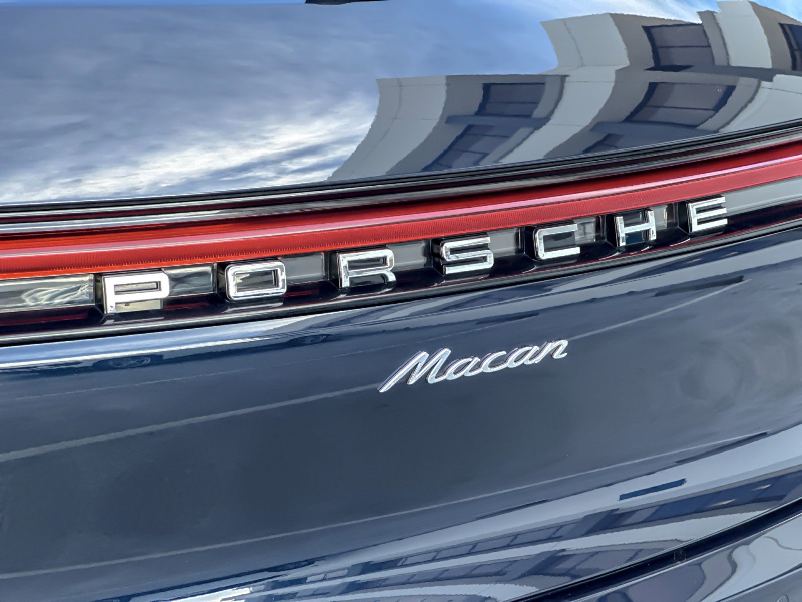 Certified 2023 Porsche Macan w/ Premium Package Plus image 27