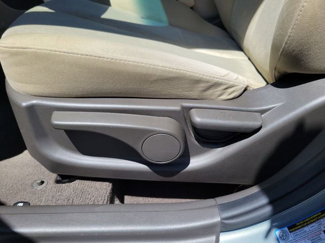 Used 2010 Hyundai Elantra GLS FWD image 13
