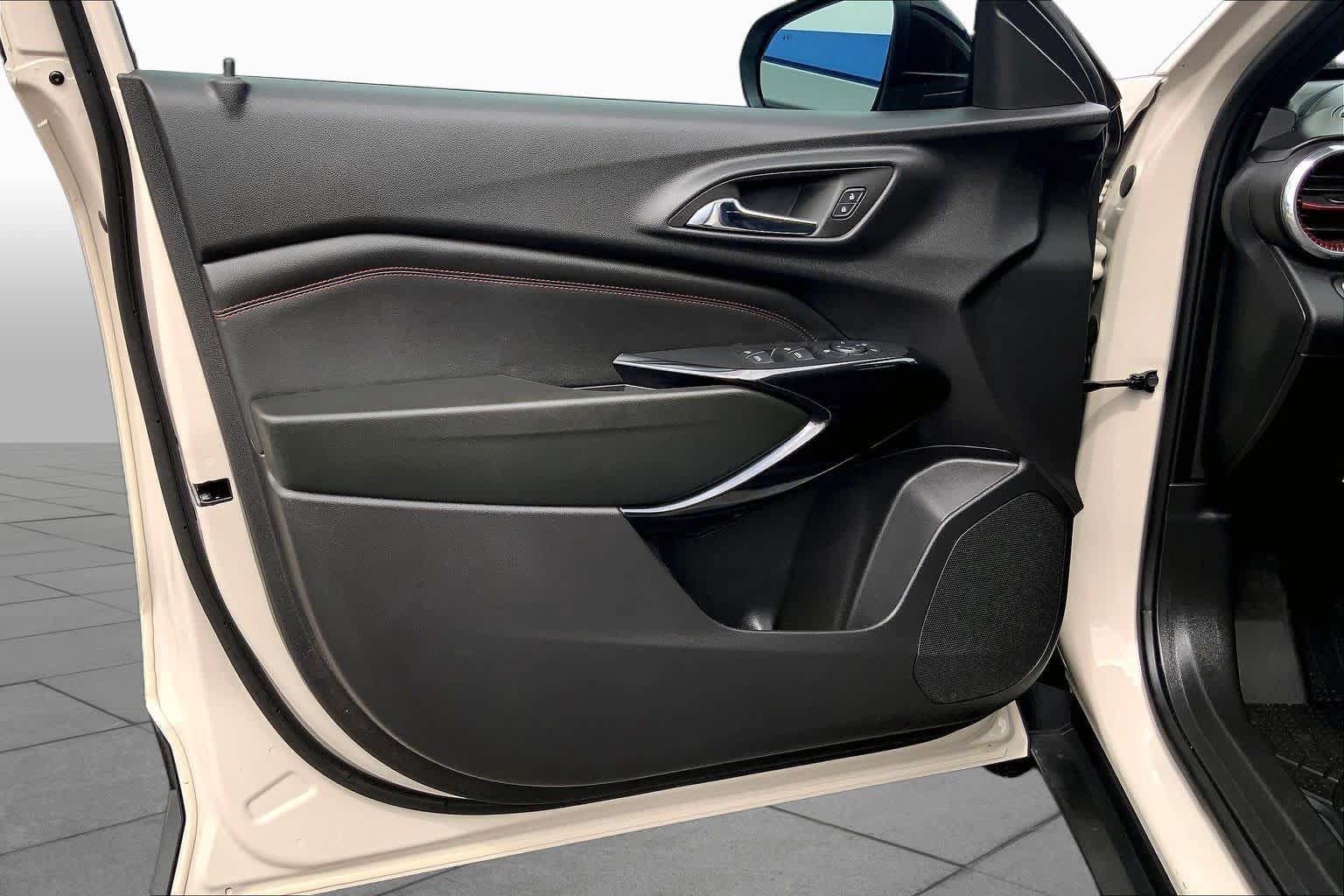 Certified 2026 Chevrolet Trax RS w/ Sunroof Package FWD image 22