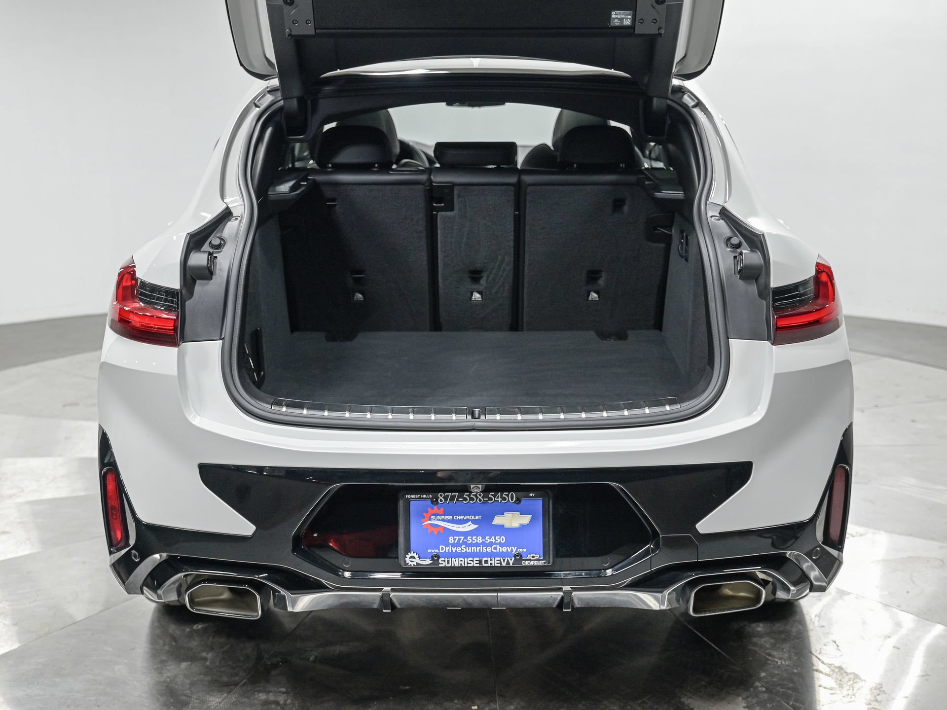 Used 2025 BMW X4 xDrive30i w/ Premium Package AWD/4WD image 6