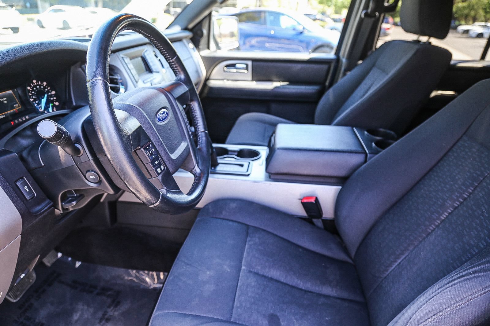 Used 2017 Ford Expedition XLT AWD/4WD image 16