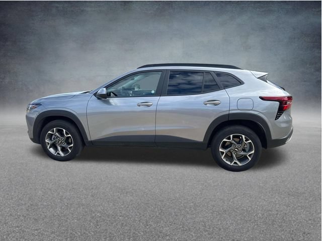 Used 2025 Chevrolet Trax LT w/ LT Convenience Package FWD image 6
