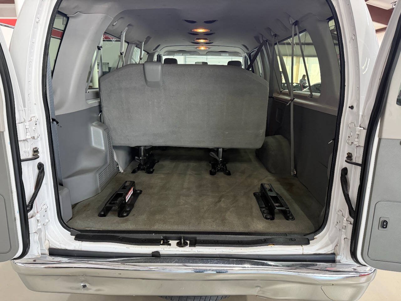 Used 2014 Ford E-350 and Econoline 350 XLT RWD image 9