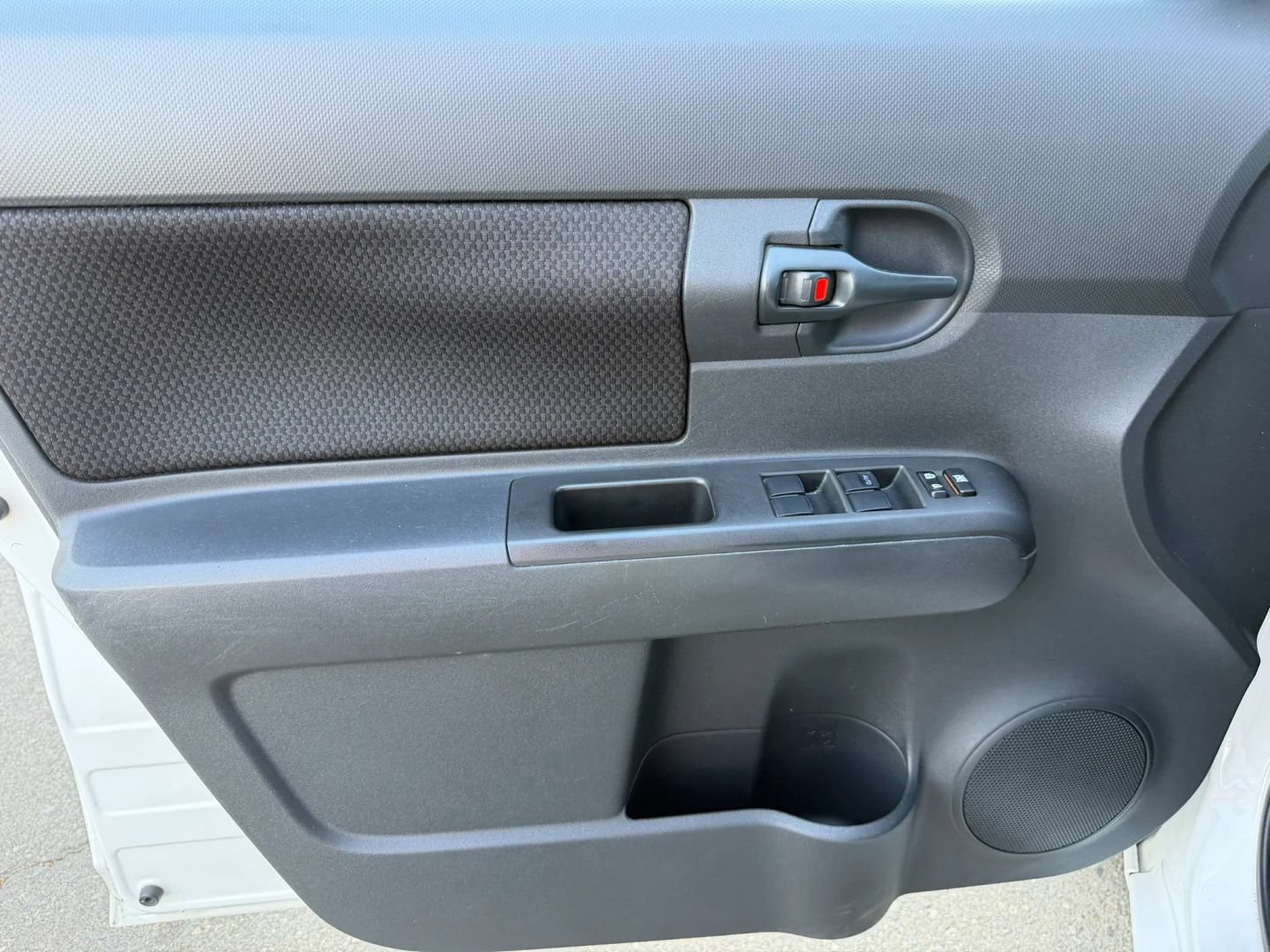 Used 2010 Scion xB FWD image 9