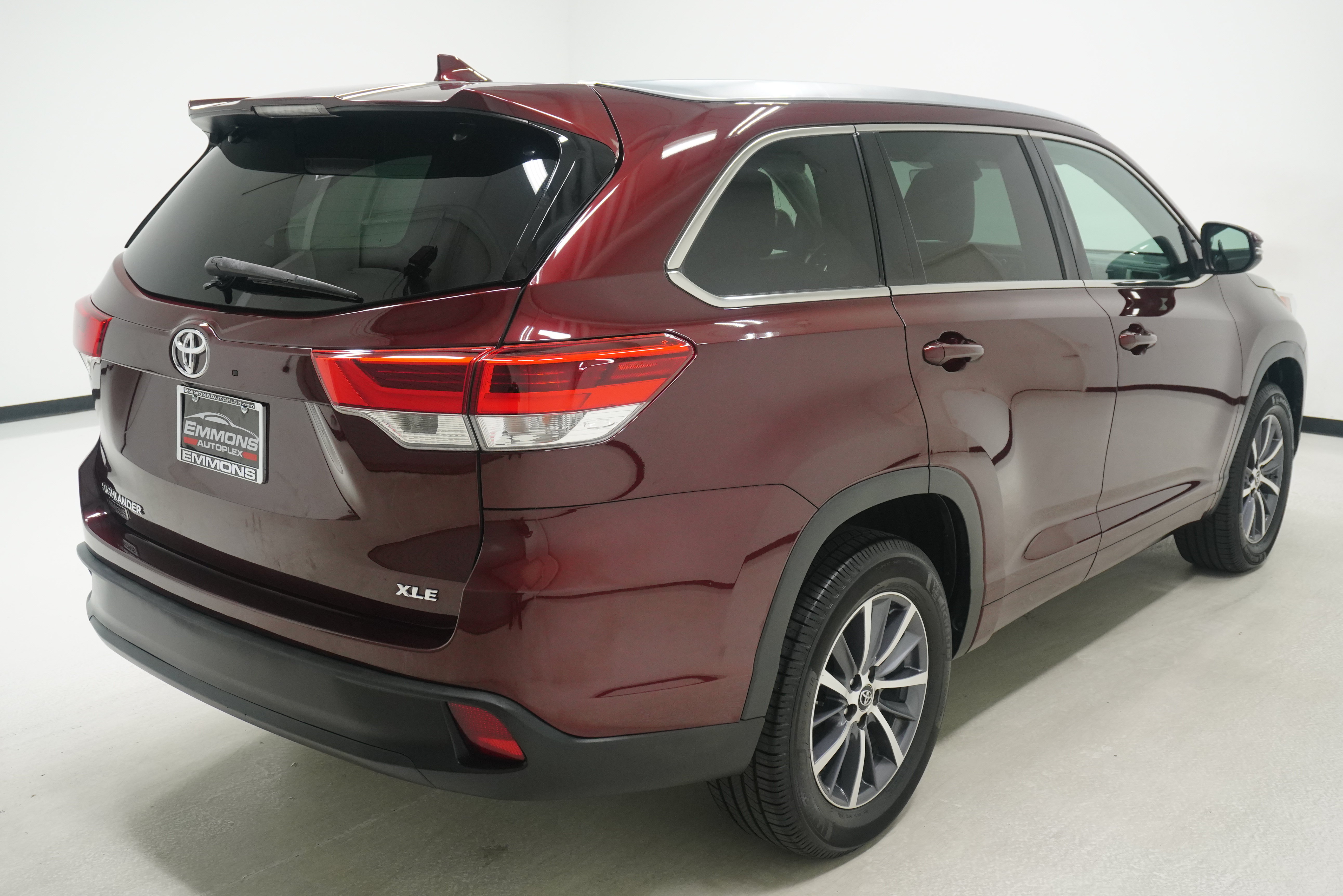 Used 2017 Toyota Highlander XLE FWD image 4