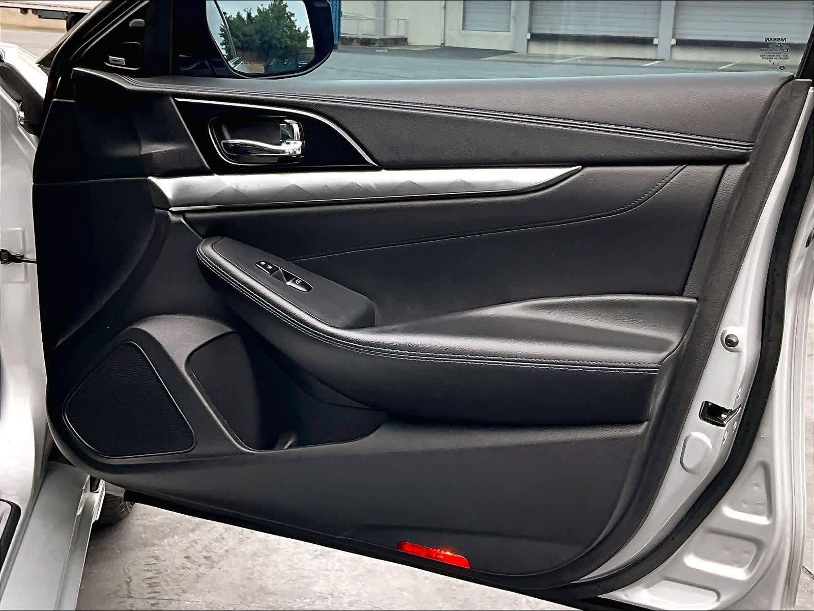 Used 2018 Nissan Maxima SR FWD image 27