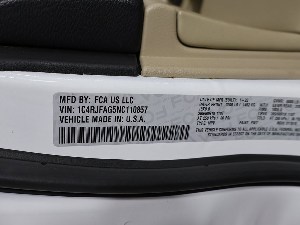 Used 2022 Jeep Grand Cherokee Laredo E image 46