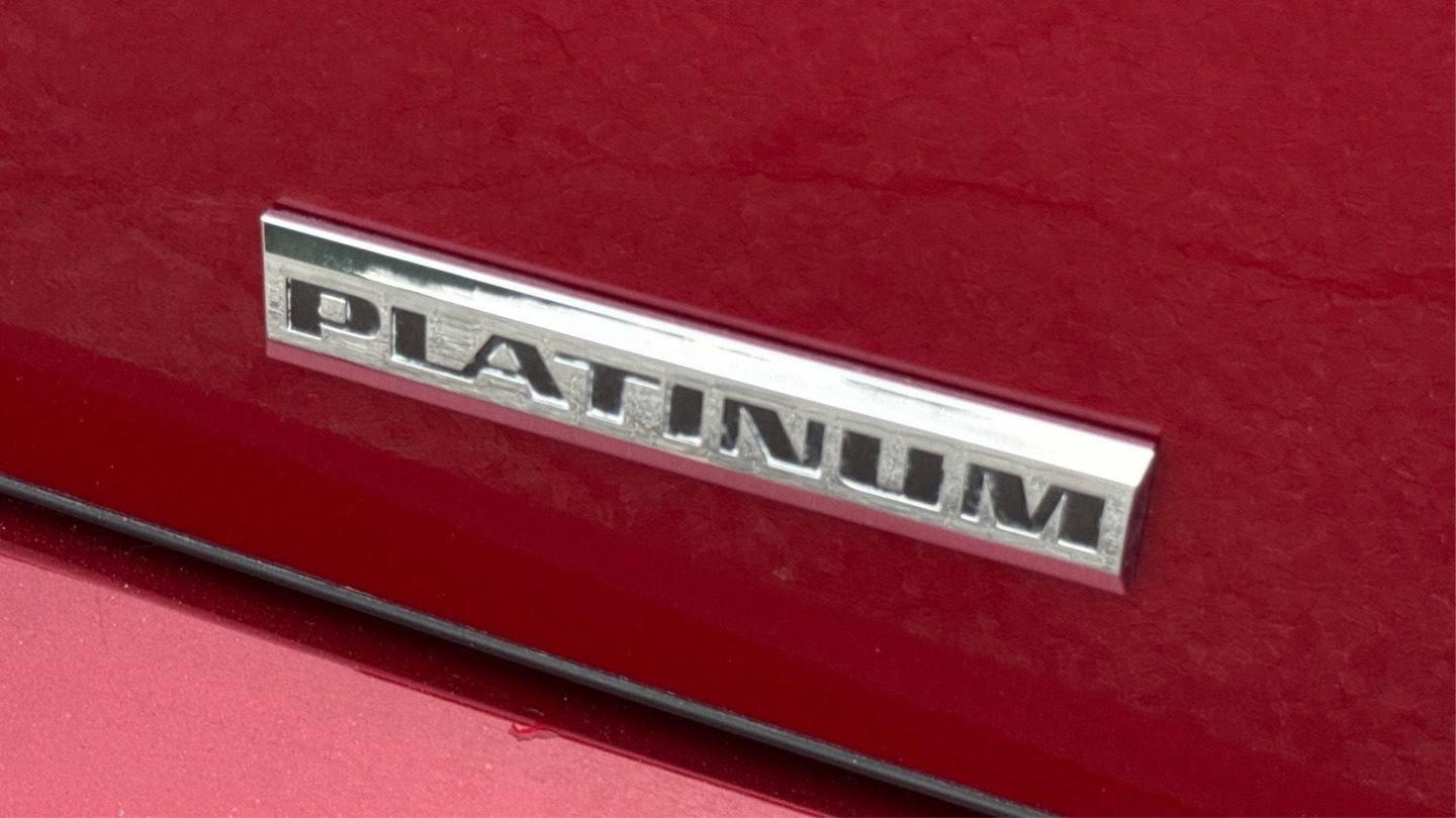 Used 2009 Cadillac XLR RWD image 20