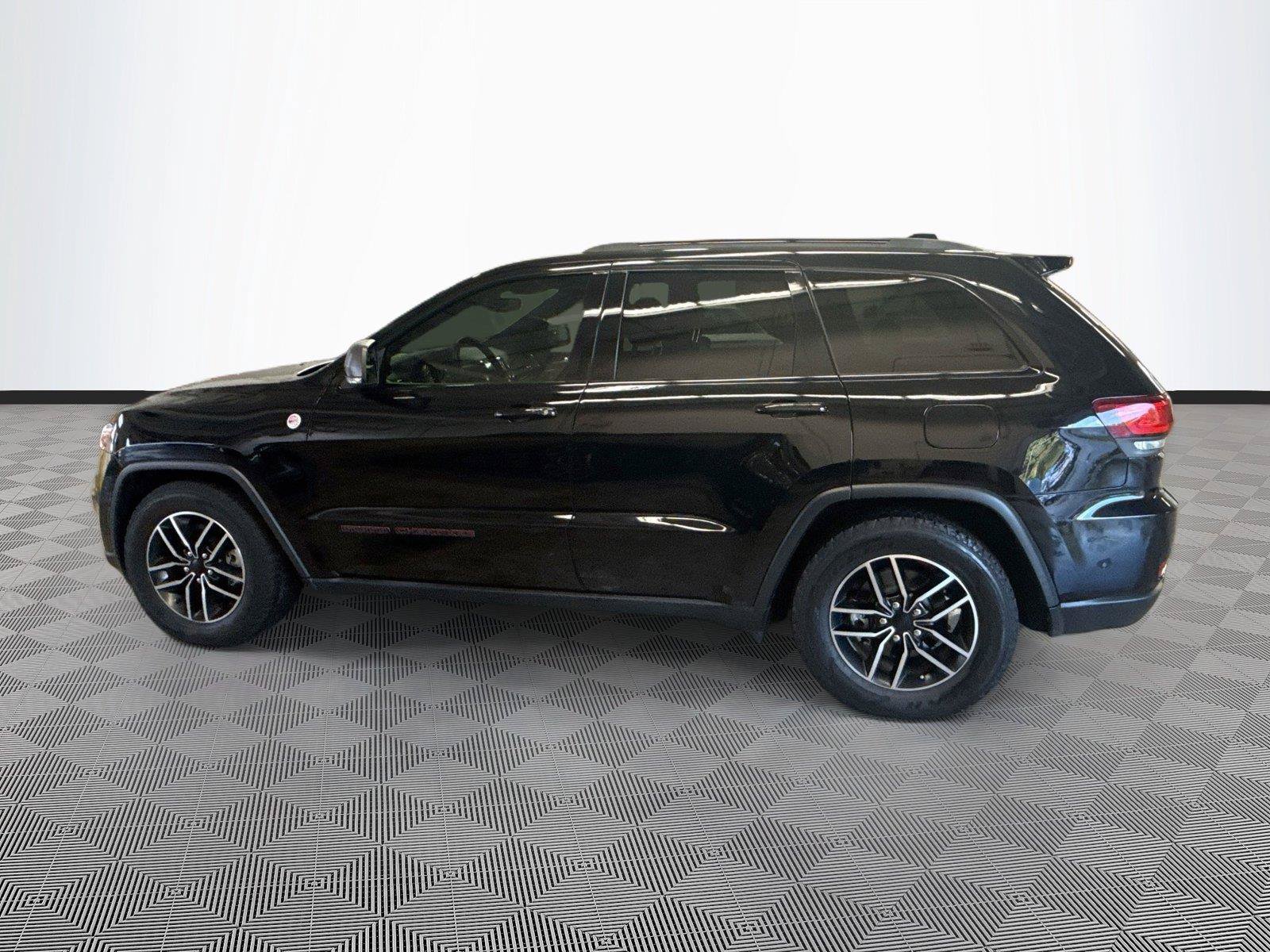 Used 2021 Jeep Grand Cherokee Trailhawk w/ Premium Lighting Group AWD/4WD image 4