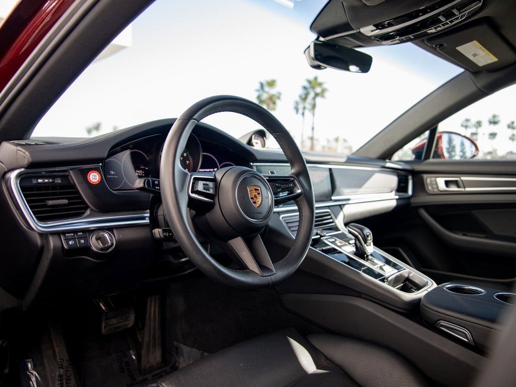Used 2023 Porsche Panamera 4 Platinum Edition image 4
