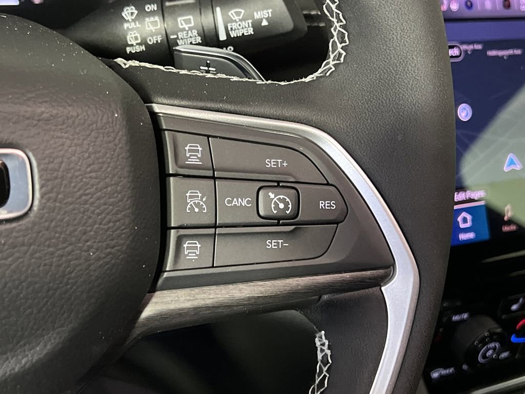 New 2025 Jeep Grand Cherokee Limited w/ Black Appearance Package image 18