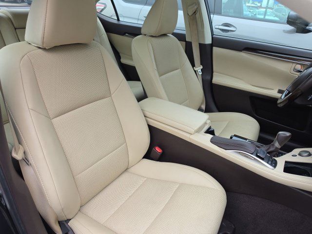 Used 2018 Lexus ES 350 w/ Navigation System Package FWD image 19