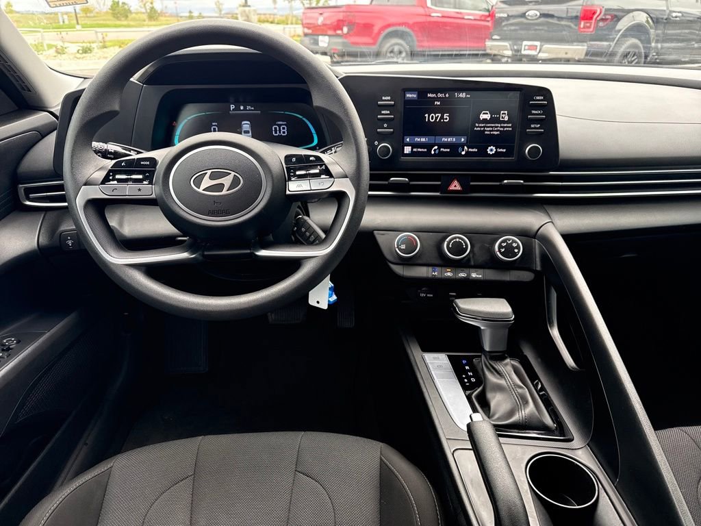 Used 2025 Hyundai Elantra SE image 10
