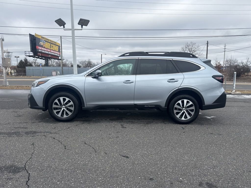 Used 2022 Subaru Outback Premium image 10