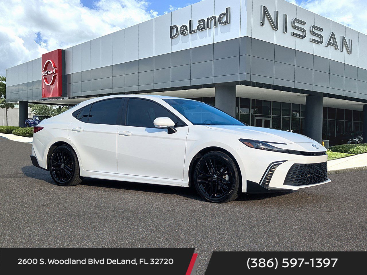 Used 2025 Toyota Camry SE w/ Multimedia Upgrade Package