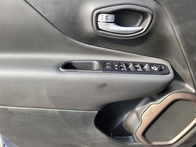 Used 2023 Jeep Renegade Latitude image 32