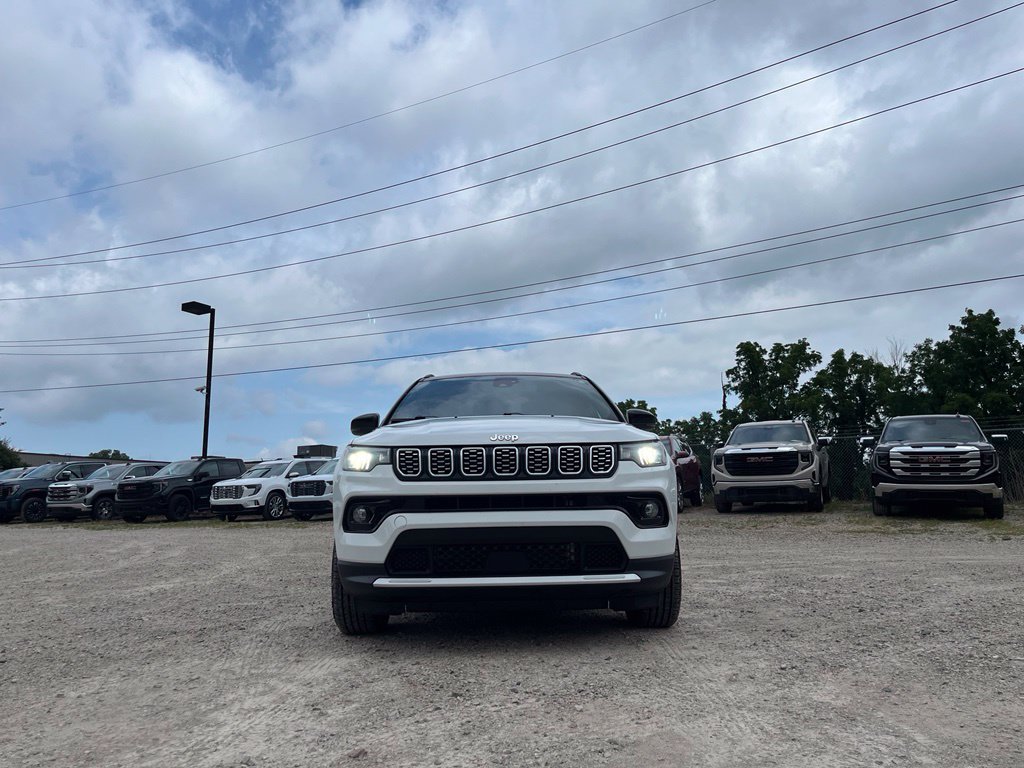 Used 2025 Jeep Compass Limited AWD/4WD image 4