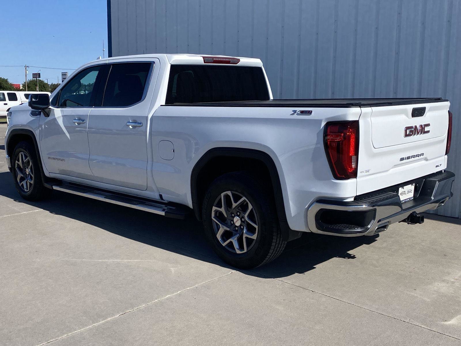 Used 2023 GMC Sierra 1500 SLT w/ SLT Premium Package AWD/4WD image 7