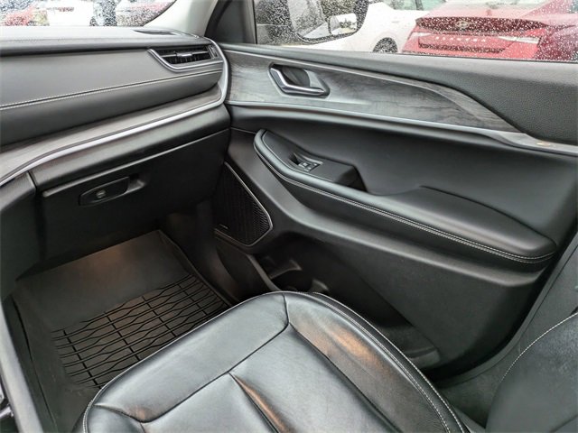 Used 2022 Jeep Grand Cherokee Limited image 19