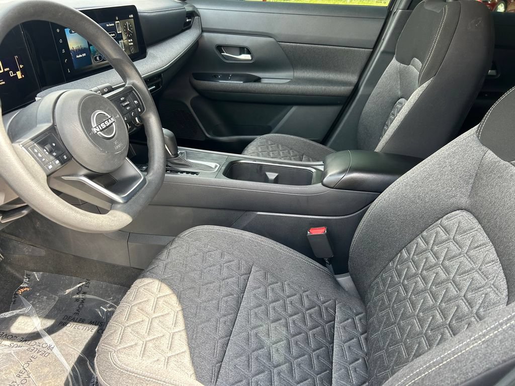 Used 2025 Nissan Kicks SV w/ Charging Package FWD image 11