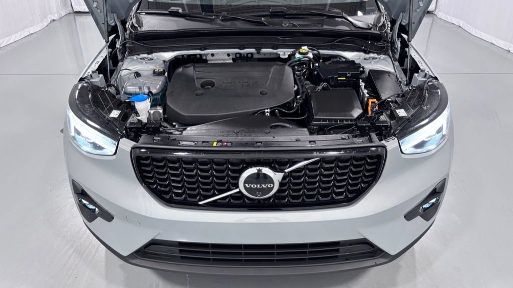 Certified 2026 Volvo XC40 B5 Plus AWD/4WD image 29