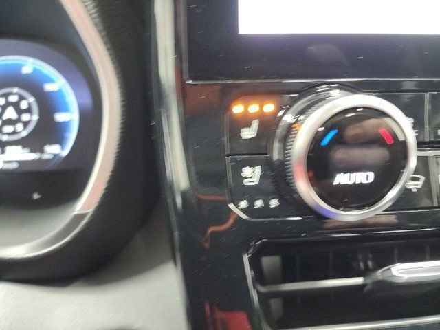 Used 2023 Toyota Highlander Limited image 32